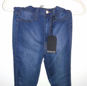 💙NWT Fashion Nova Medium Wash Skinny Jeans💙